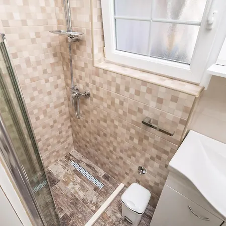 Apartmán 1 Bedroom Lovely In *