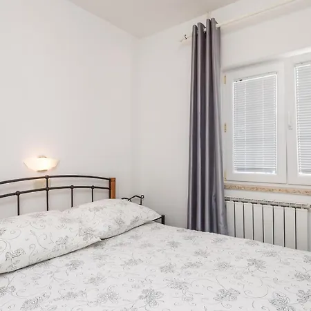 1 Bedroom Lovely In Barbat na Rabu