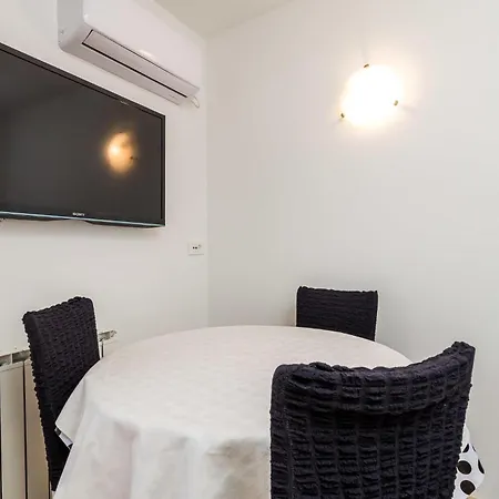 1 Bedroom Lovely In Barbat na Rabu
